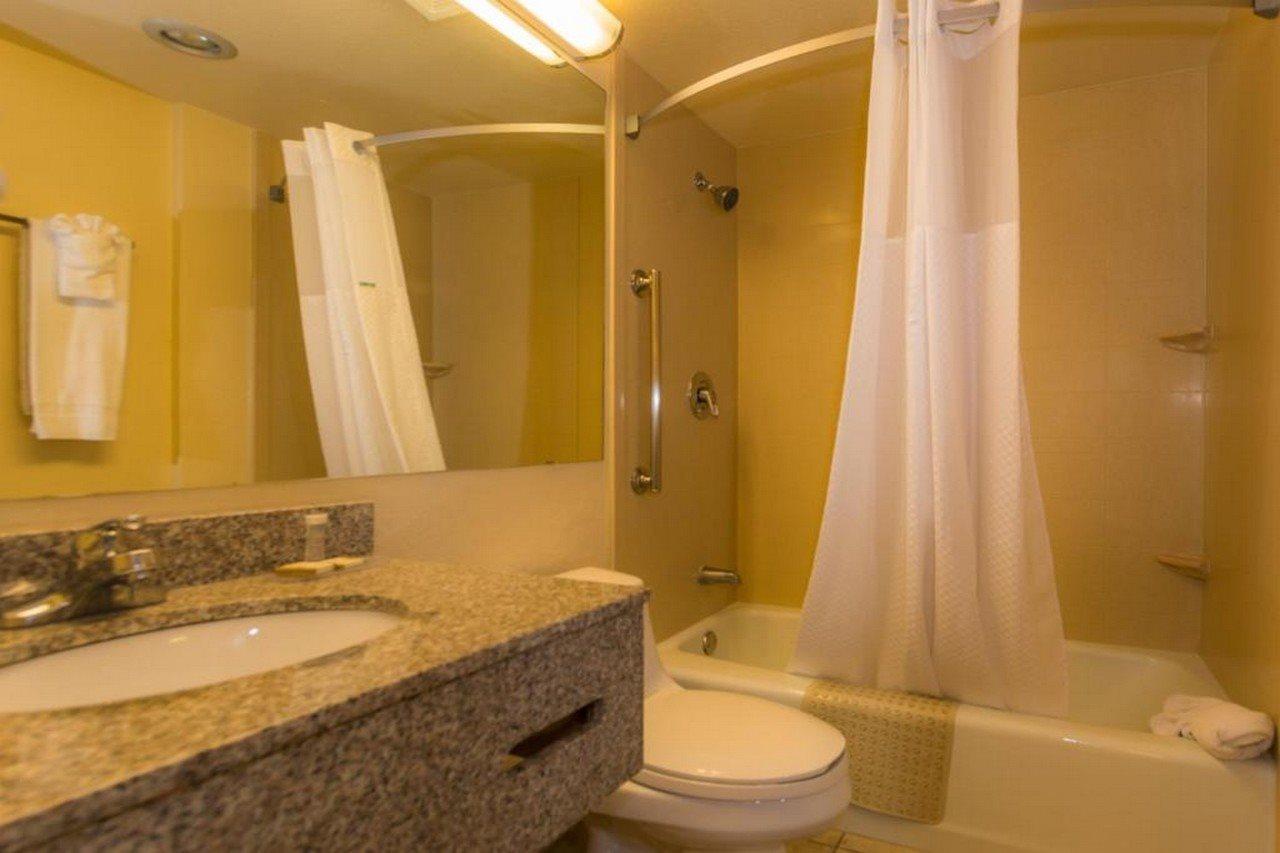 Howard Johnson By Wyndham Oklahoma City Okc Airport, Fairgrounds, I40 Екстериор снимка