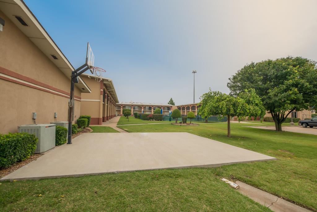 Howard Johnson By Wyndham Oklahoma City Okc Airport, Fairgrounds, I40 Екстериор снимка