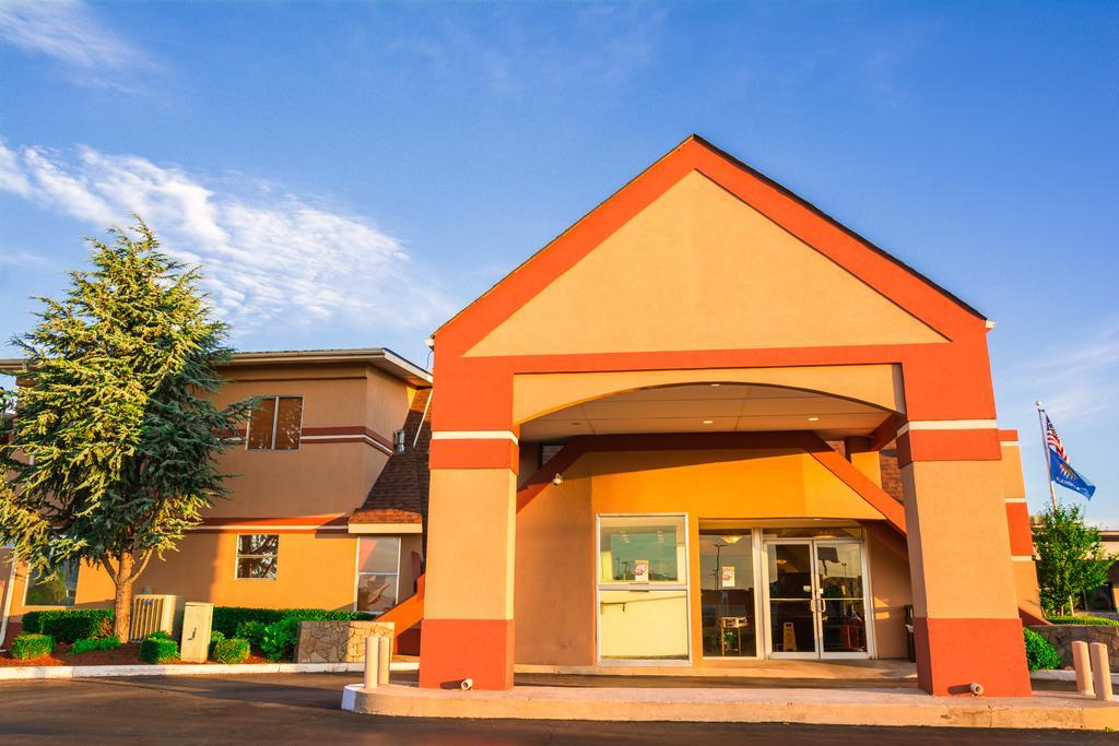 Howard Johnson By Wyndham Oklahoma City Okc Airport, Fairgrounds, I40 Екстериор снимка