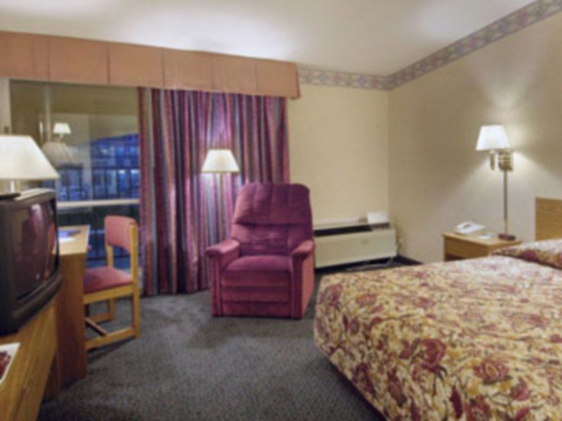 Howard Johnson By Wyndham Oklahoma City Okc Airport, Fairgrounds, I40 Екстериор снимка